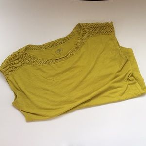 Elegant Simple Ann Taylor Loft Yellow Top 💐